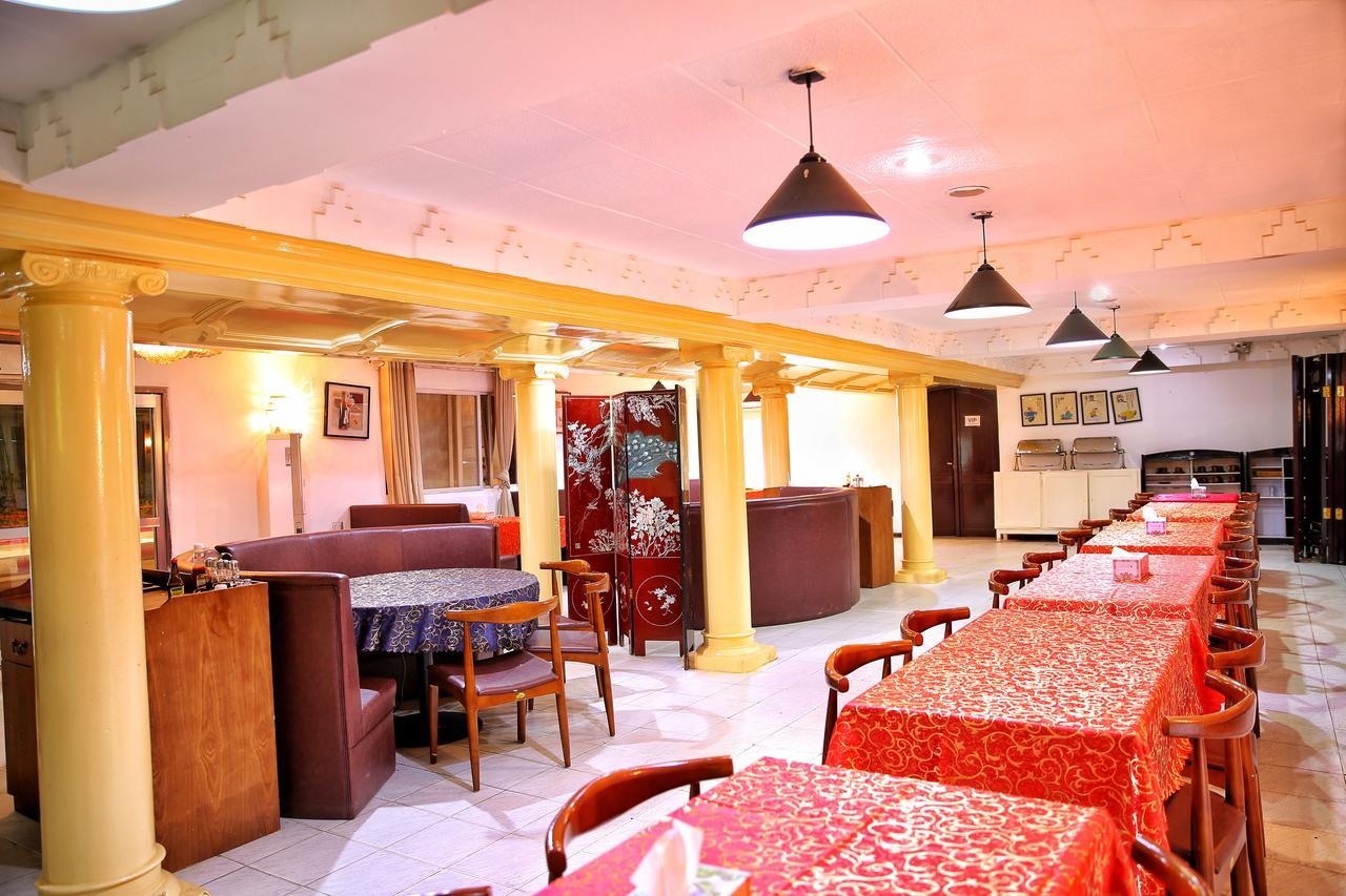 Shanghai Hotel NʼDjamena Buitenkant foto