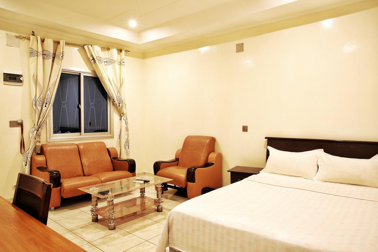 Shanghai Hotel NʼDjamena Buitenkant foto