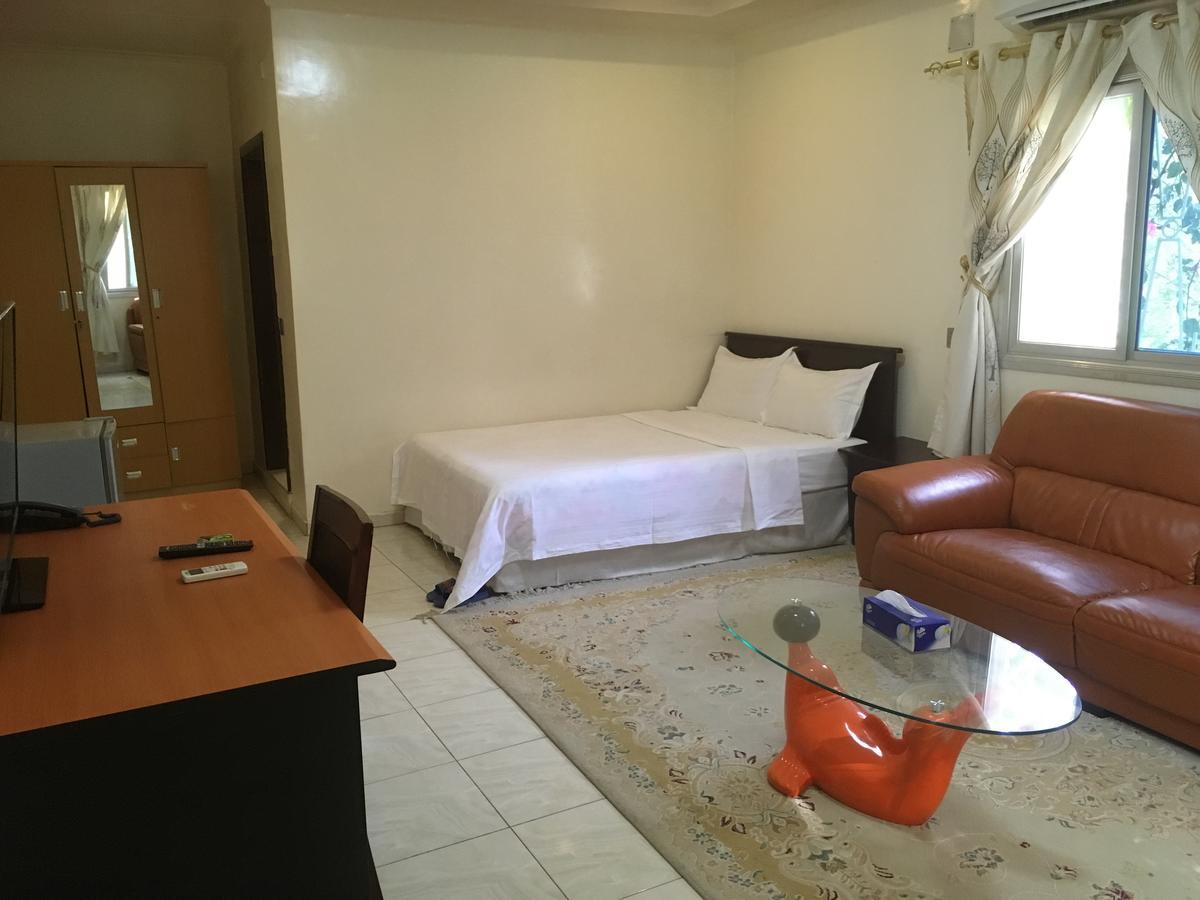 Shanghai Hotel NʼDjamena Buitenkant foto